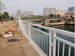 供应路侧白色栏杆 道路京式护栏 深圳甲型护栏定做