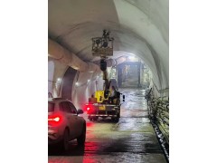 龙华坂田附近高空车出租 外墙打玻璃胶20-37米高空车出租图4