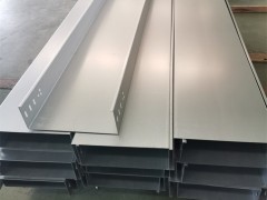 锌铝镁光伏桥架图1