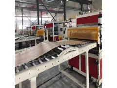 LVT地板挤出生产线设备制作方法图3