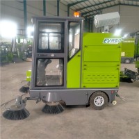 山东驾驶式电动三轮扫地车电动小型扫路车厂家价格